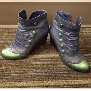 Miz Mooz Delphi ankle wedge bootie in size 7